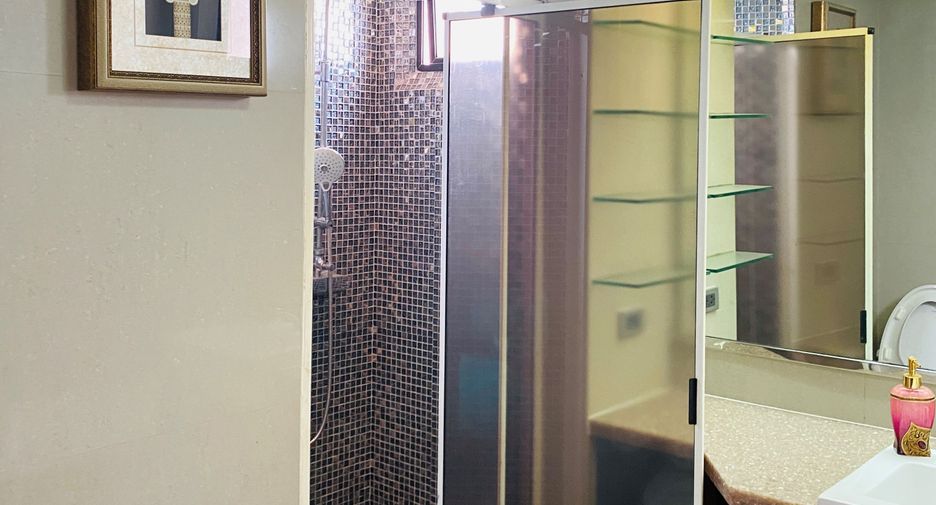 Wohnung zur Miete mit 3 Zimmer in Khlong Toei, Bangkok