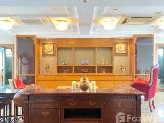 For rent 3 bedrooms condo in Khlong Toei, Bangkok