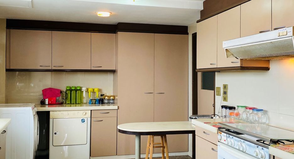 Wohnung zur Miete mit 3 Zimmer in Khlong Toei, Bangkok