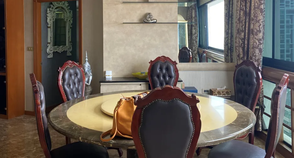 For rent 3 bedrooms condo in Khlong Toei, Bangkok