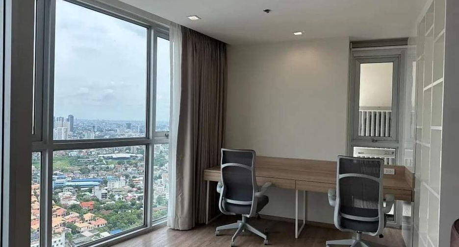 Wohnung zur Miete mit 3 Zimmer in Khlong Toei, Bangkok