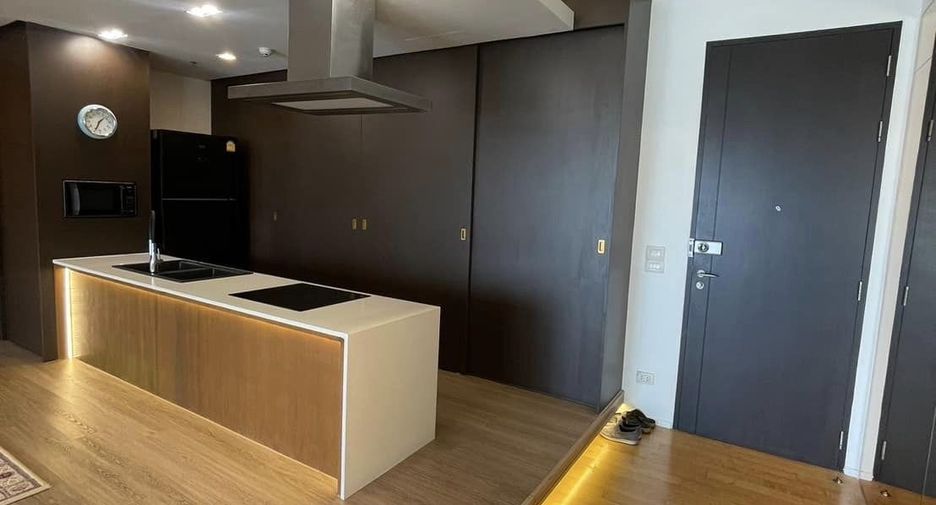 For rent 3 bedrooms condo in Khlong Toei, Bangkok