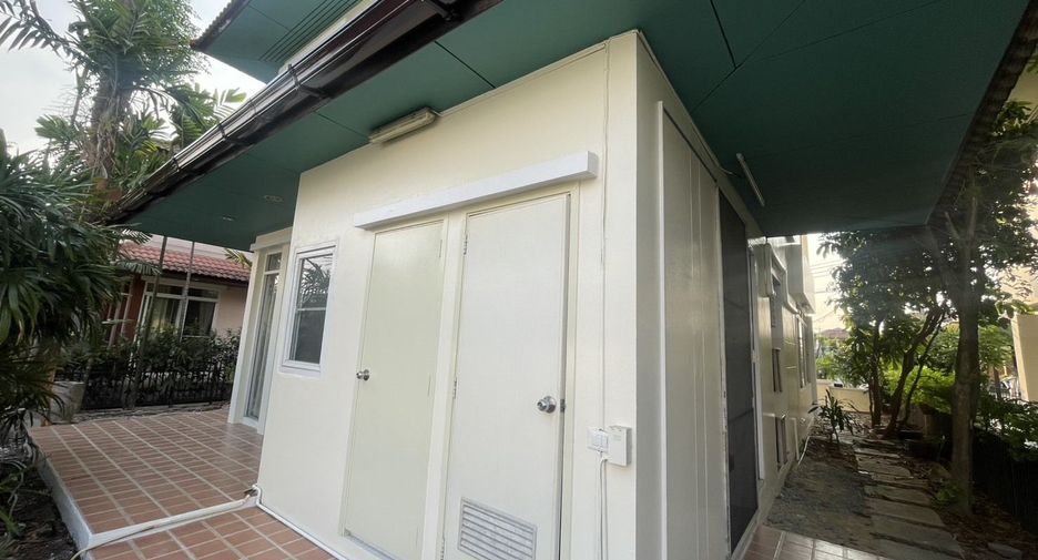 For rent 3 bedrooms house in Wang Thonglang, Bangkok