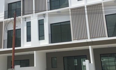 ให้เช่า 3 ห้องนอน ทาวน์เฮ้าส์ ใน สะพานสูง, กรุงเทพฯ