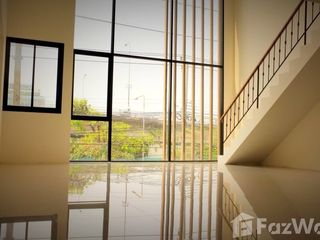 For rent 3 bedrooms townhouse in Yan Nawa, Bangkok