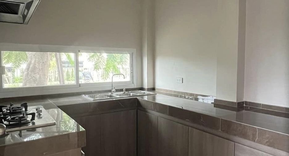For rent 3 bedrooms house in Lat Krabang, Bangkok