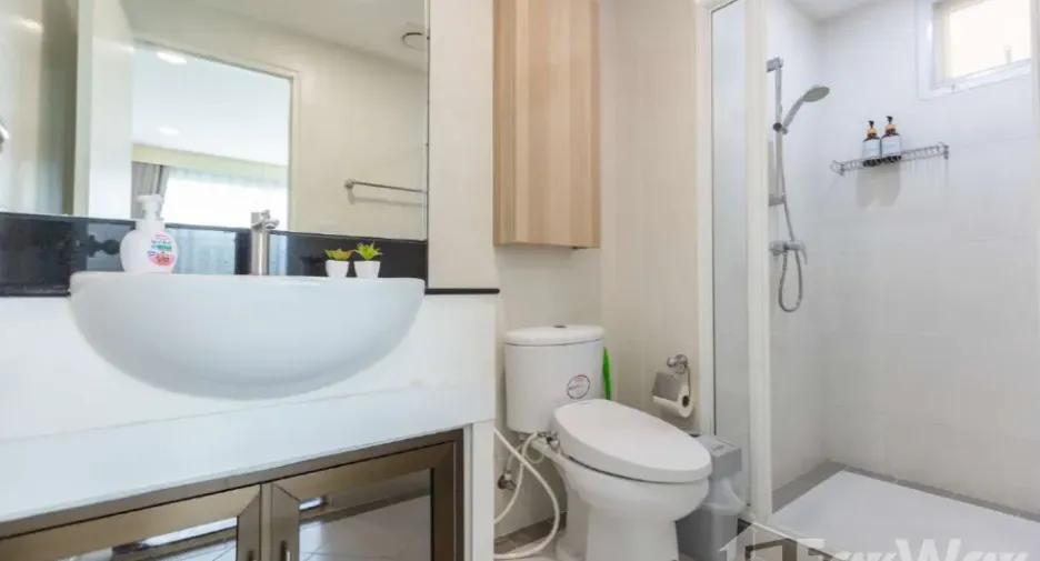 For rent 1 bed condo in Watthana, Bangkok
