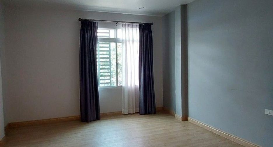 For rent 6 bedrooms townhouse in Bang Sue, Bangkok