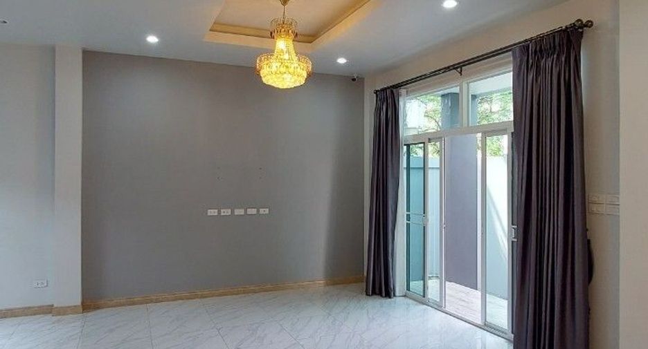 For rent 6 bedrooms townhouse in Bang Sue, Bangkok