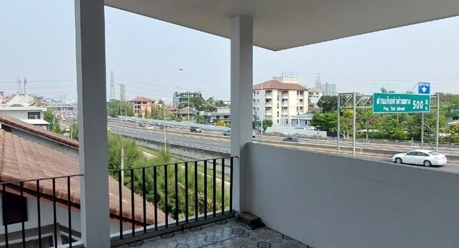 For rent 6 bedrooms townhouse in Bang Sue, Bangkok