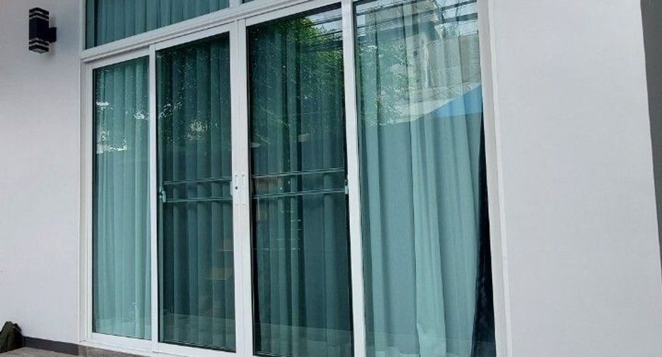 For rent 6 bedrooms townhouse in Bang Sue, Bangkok