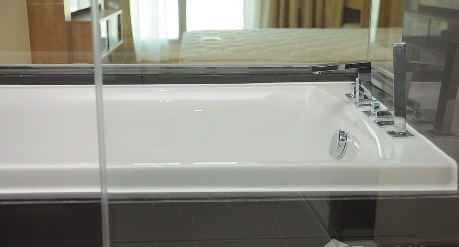 For rent 2 bedrooms condo in Phra Khanong, Bangkok