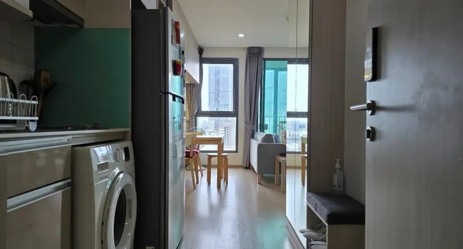 For rent 2 bedrooms condo in Bang Rak, Bangkok