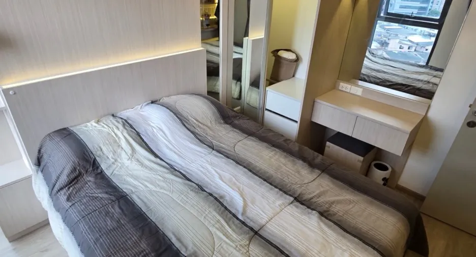 For rent 2 bedrooms condo in Bang Rak, Bangkok