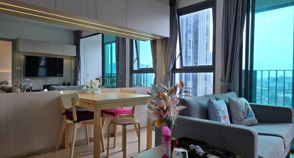 For rent 2 bedrooms condo in Bang Rak, Bangkok