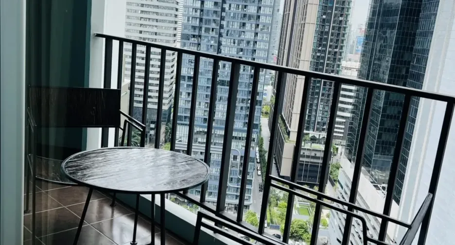 À louer 2 chambres condo à Huai Khwang, Bangkok