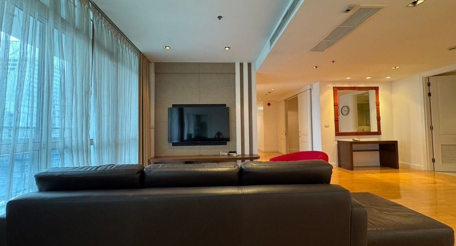 For rent 3 bedrooms condo in Pathum Wan, Bangkok