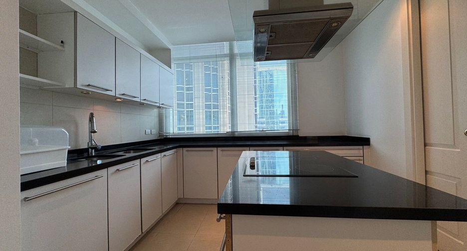For rent 3 bedrooms condo in Pathum Wan, Bangkok