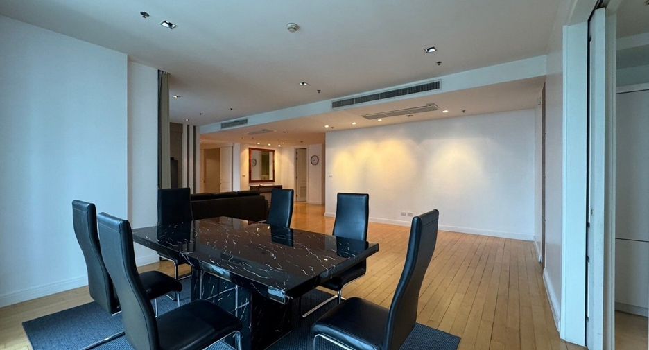 For rent 3 bedrooms condo in Pathum Wan, Bangkok