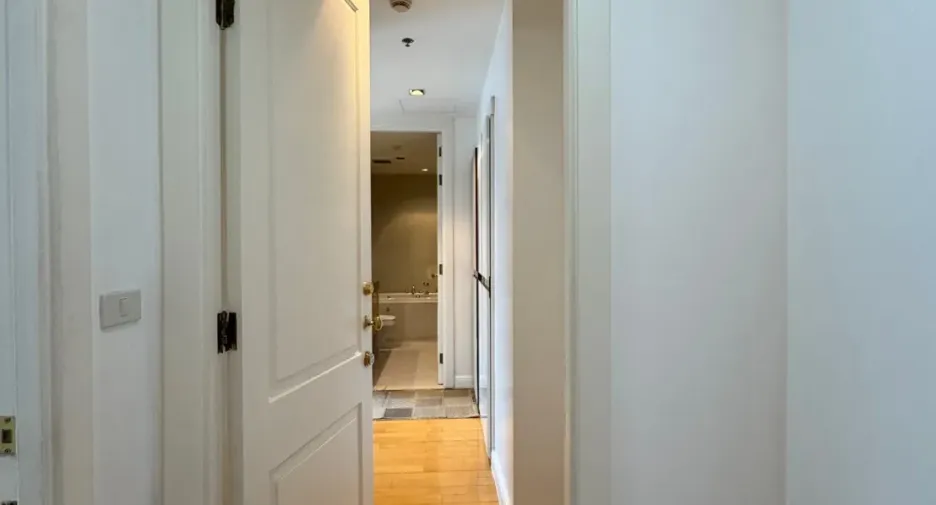 For rent 3 bedrooms condo in Pathum Wan, Bangkok