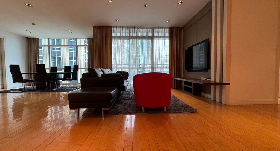 For rent 3 bedrooms condo in Pathum Wan, Bangkok