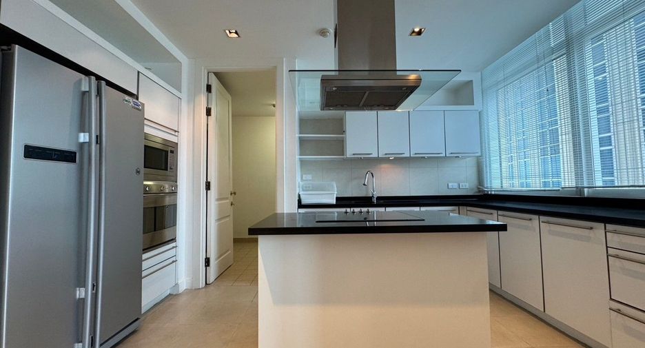For rent 3 bedrooms condo in Pathum Wan, Bangkok