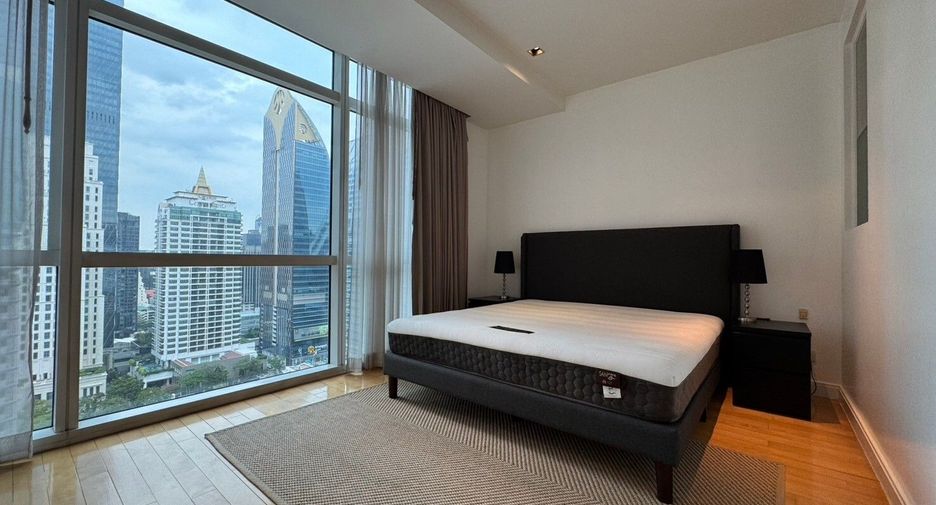 For rent 3 bedrooms condo in Pathum Wan, Bangkok