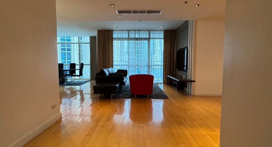 For rent 3 bedrooms condo in Pathum Wan, Bangkok