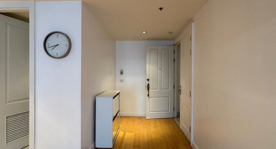 For rent 3 bedrooms condo in Pathum Wan, Bangkok
