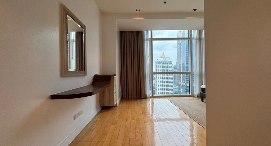 For rent 3 bedrooms condo in Pathum Wan, Bangkok
