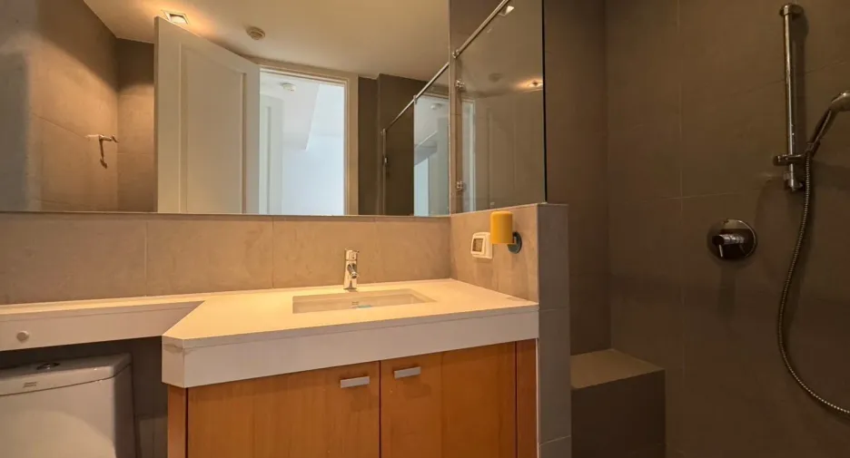 For rent 3 bedrooms condo in Pathum Wan, Bangkok