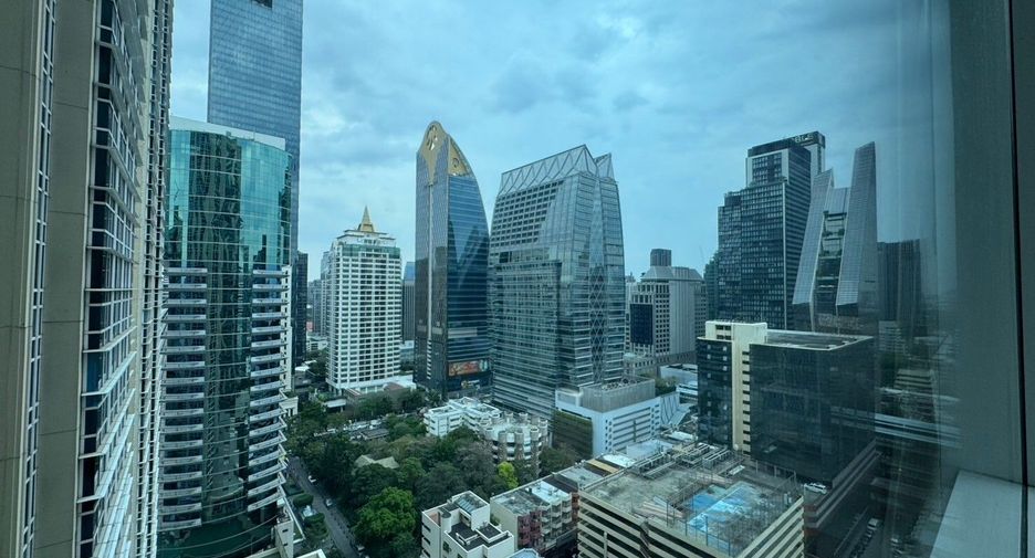 For rent 3 bedrooms condo in Pathum Wan, Bangkok