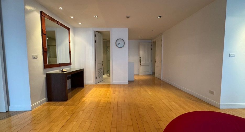 For rent 3 bedrooms condo in Pathum Wan, Bangkok