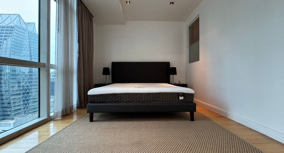 For rent 3 bedrooms condo in Pathum Wan, Bangkok