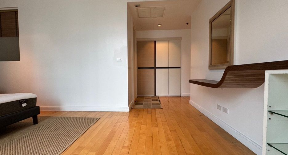 For rent 3 bedrooms condo in Pathum Wan, Bangkok