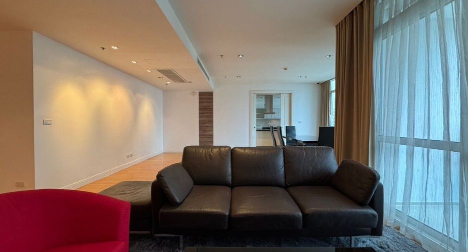 For rent 3 bedrooms condo in Pathum Wan, Bangkok