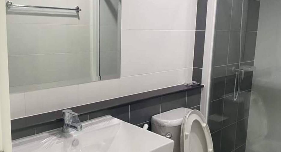 For rent 3 bedrooms townhouse in Bang Phli, Samut Prakan