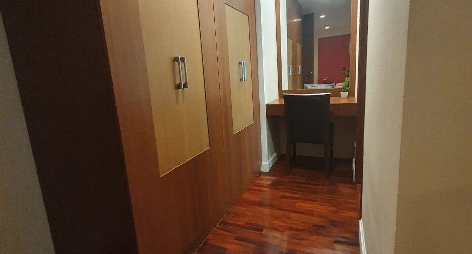For rent 3 bedrooms condo in Sathon, Bangkok