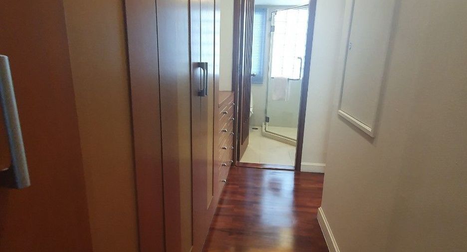 For rent 3 bedrooms condo in Sathon, Bangkok