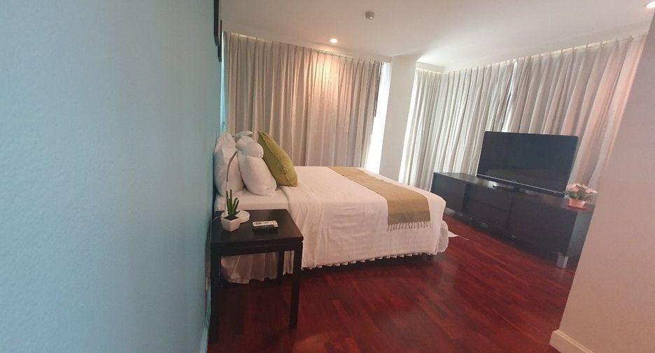 For rent 3 bedrooms condo in Sathon, Bangkok