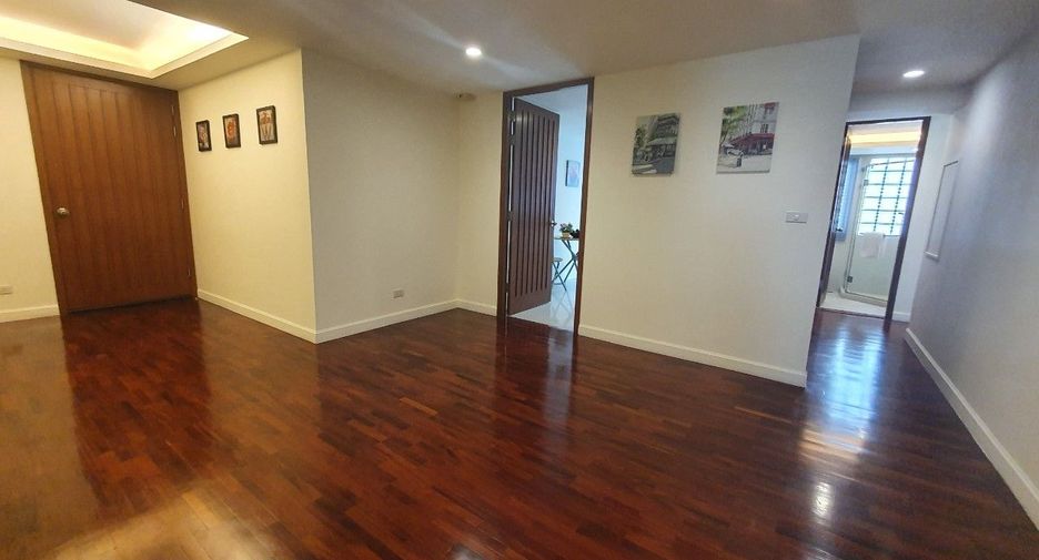 For rent 3 bedrooms condo in Sathon, Bangkok