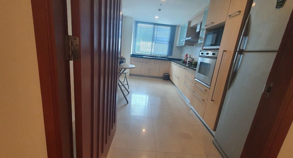 For rent 3 bedrooms condo in Sathon, Bangkok