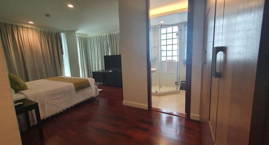 For rent 3 bedrooms condo in Sathon, Bangkok