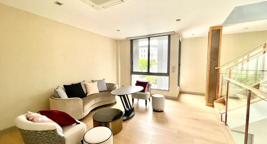 For rent 5 bedrooms house in Suan Luang, Bangkok
