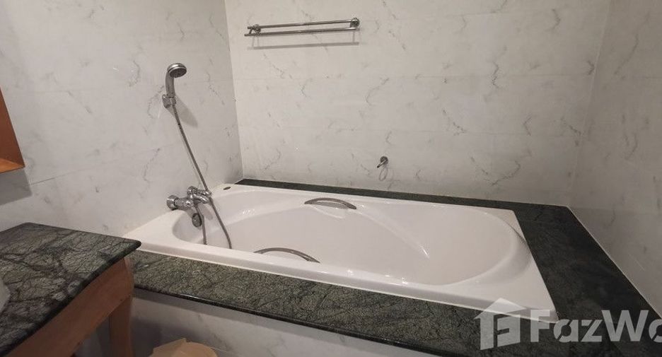 Condo en alquiler de 3 habitaciones en Watthana, Bangkok
