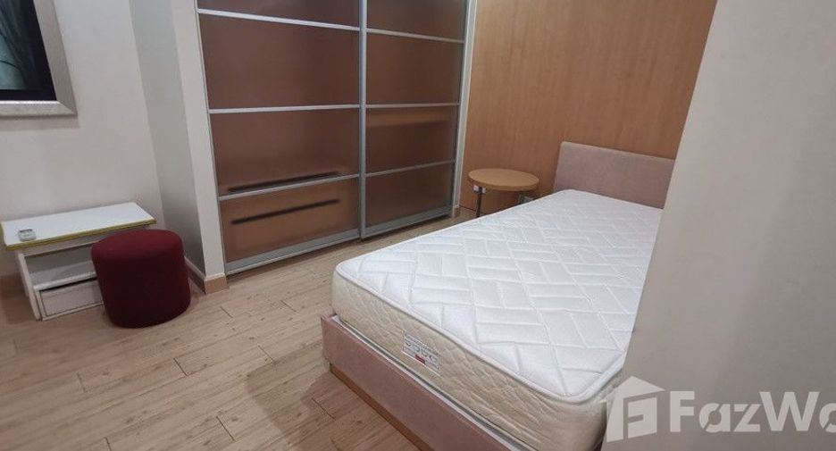 Condo en alquiler de 3 habitaciones en Watthana, Bangkok