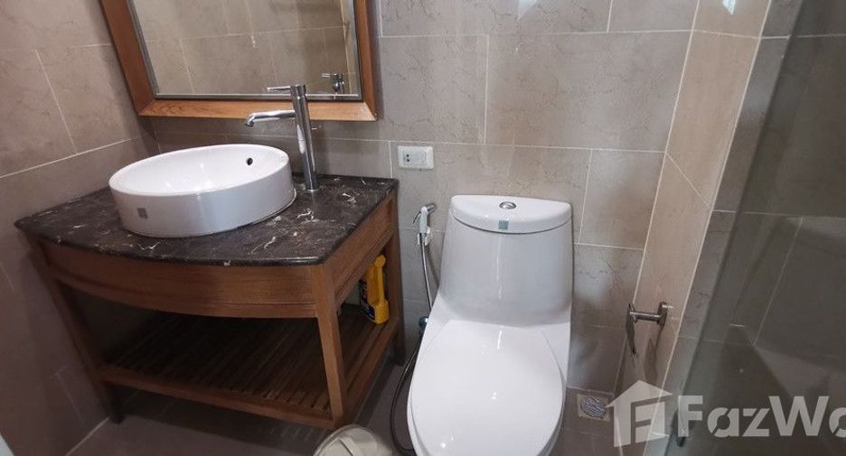 Condo en alquiler de 3 habitaciones en Watthana, Bangkok