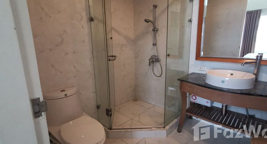 Condo en alquiler de 3 habitaciones en Watthana, Bangkok