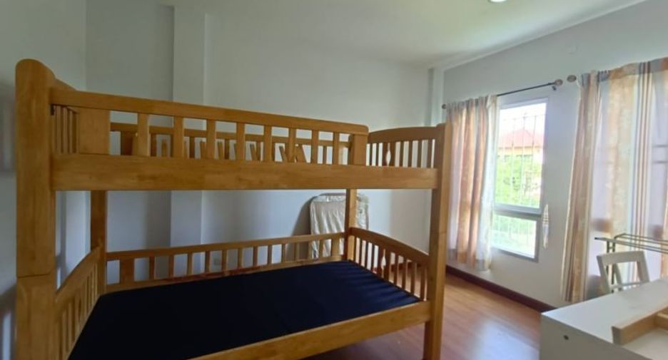 For rent 3 bedrooms townhouse in Bang Kapi, Bangkok