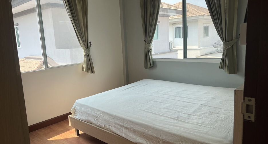 For rent 3 bedrooms house in Lat Krabang, Bangkok